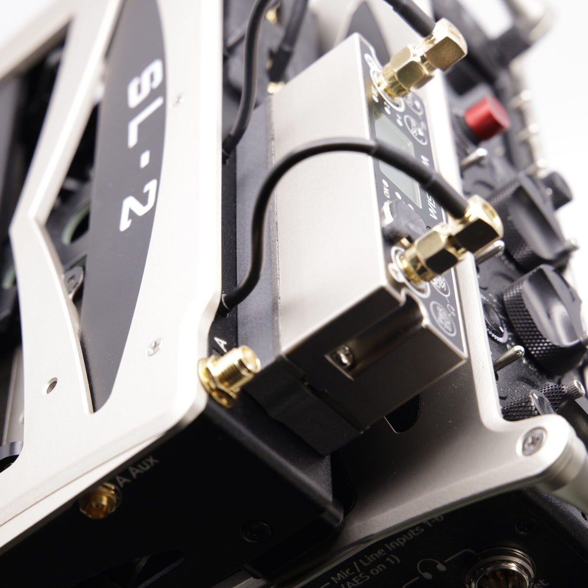 Locking Gap Filler Adapter Plate for Wisycom MCR54 and Sound Devices SL-2